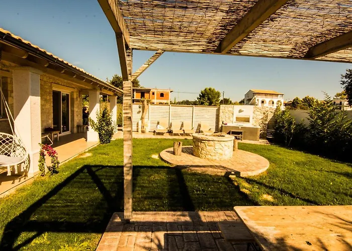 Villa Estia - Private Jacuzzi Next To The Beach