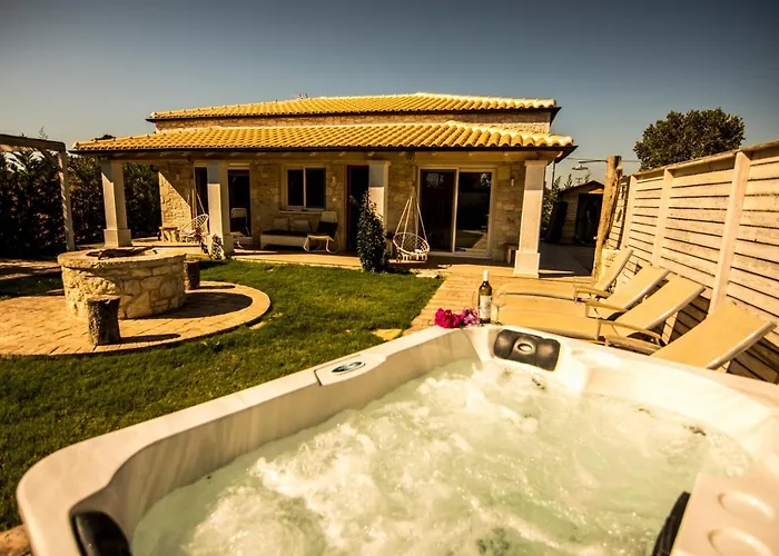 Villa Estia - Private Jacuzzi Next To The Beach