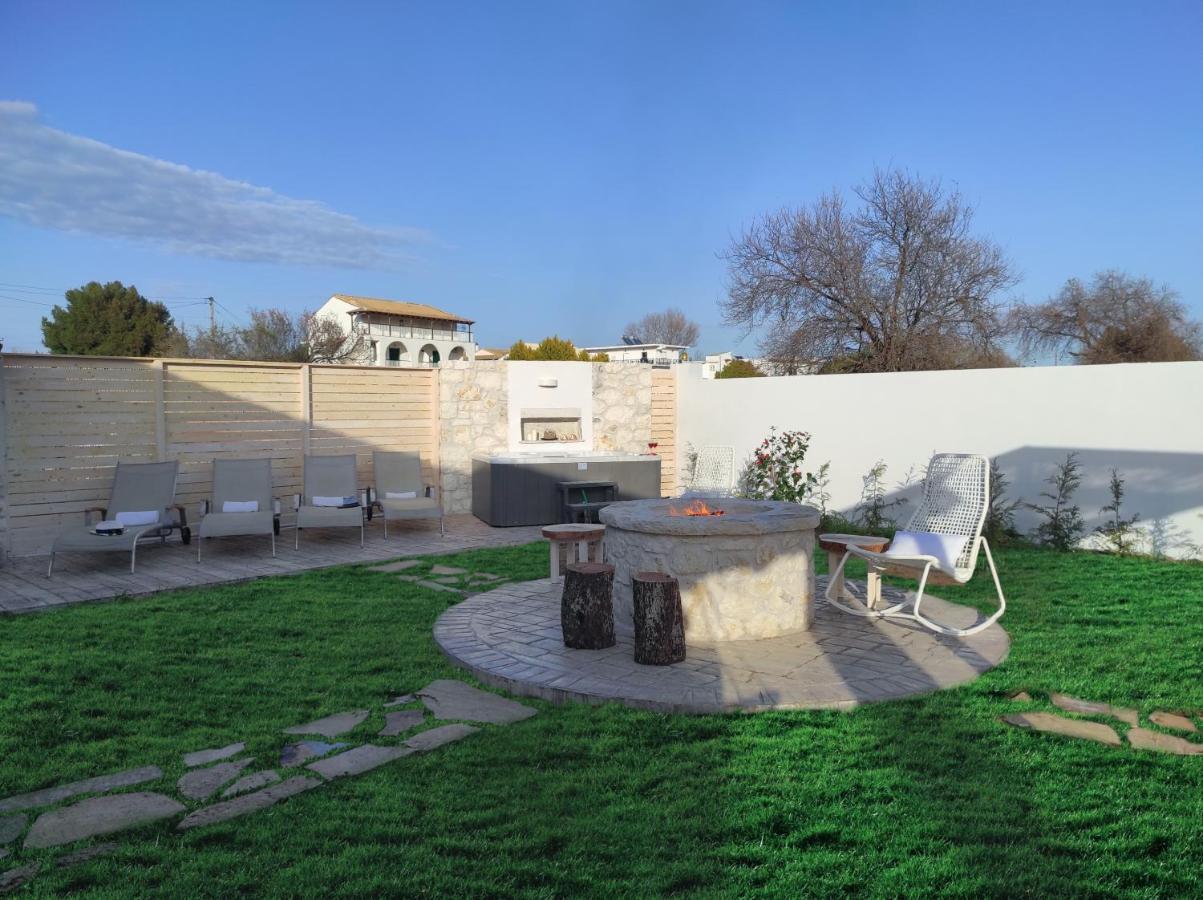 Estia - Private Jacuzzi Next To The Holiday home *