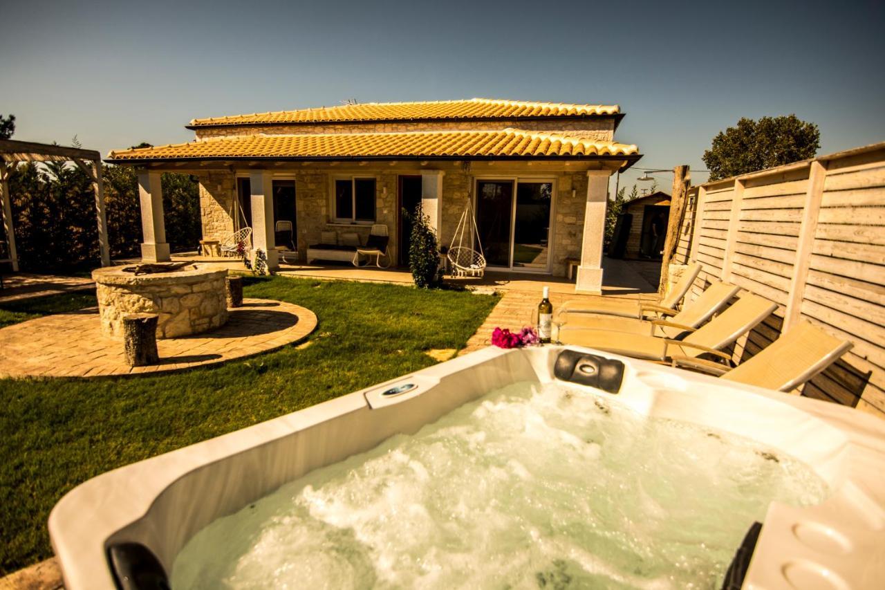 Estia - Private Jacuzzi Next To The Holiday home *