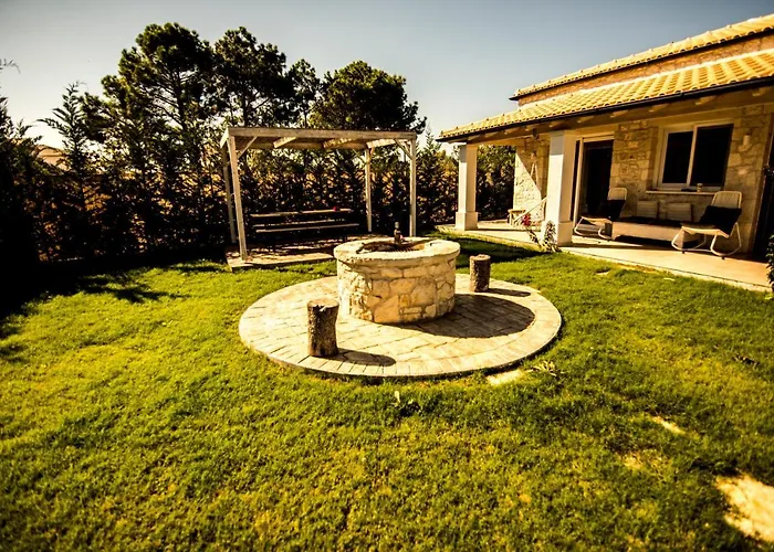 Villa Estia - Private Jacuzzi Next To The Beach